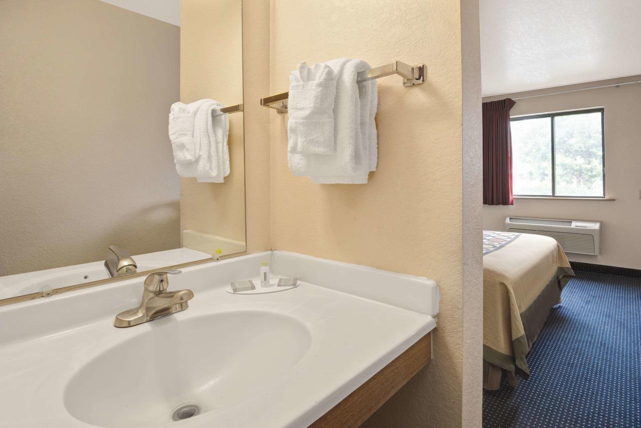 Super 8 By Wyndham Albuquerque West/Coors Blvd Hotel Luaran gambar